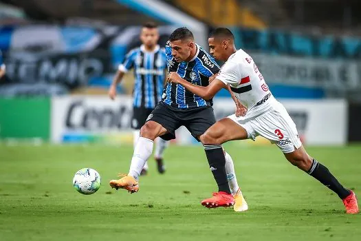 Grêmio consegue gol com Diego Souza e larga na frente do São Paulo na semifinal