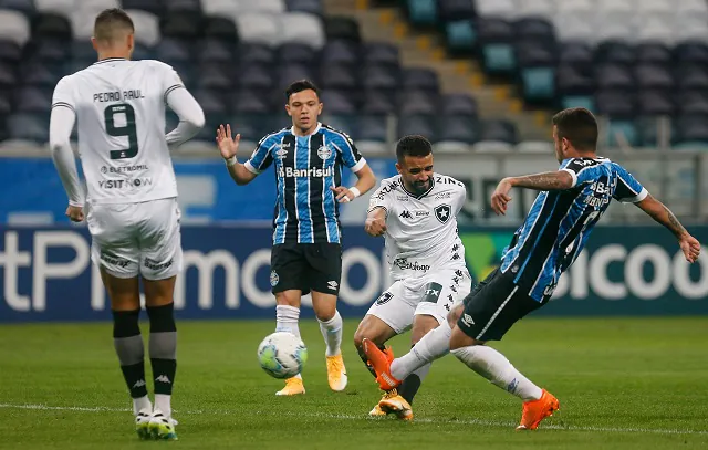 Grêmio e Botafogo fazem o confronto de vice-líder contra o líder do Brasileirão