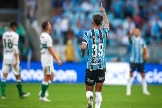 Grêmio goleia o Coritiba e assume a vice-liderança do Campeonato Brasileiro