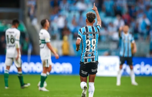 Grêmio goleia o Coritiba e assume a vice-liderança do Campeonato Brasileiro