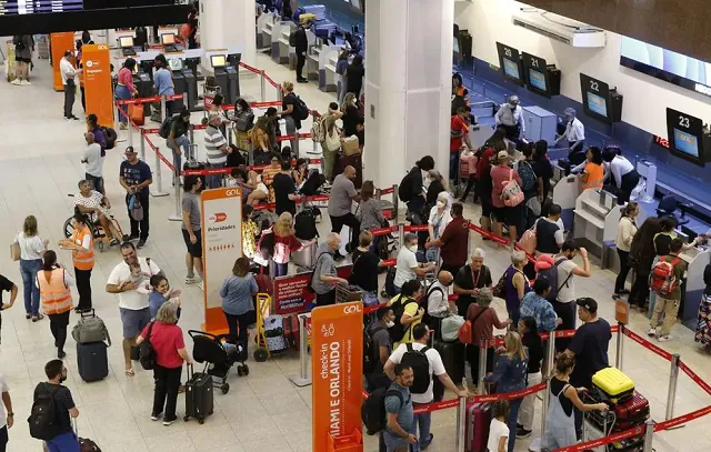 Greve dos tripulantes chega ao 4º dia com voos atrasados em 6 aeroportos