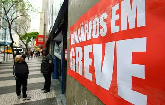 Bancários anunciam greve