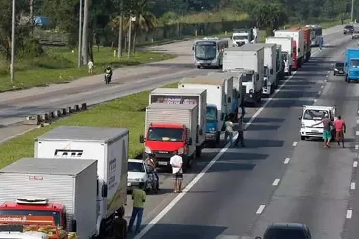 Rodovias e pontos logísticos operam sem transtornos no País, diz ministério