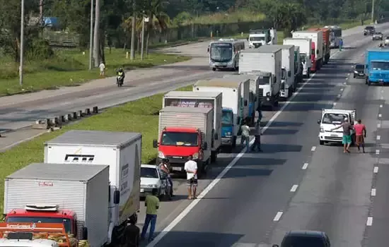 Rodovias e pontos logísticos operam sem transtornos no País