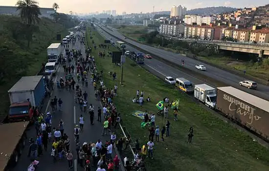 Nova greve geral dos caminhoneiros está marcada para quarta-feira