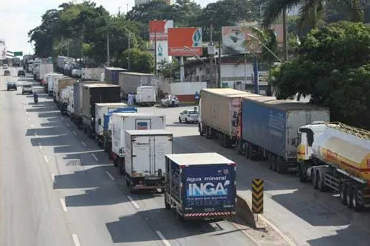 Caminhoneiros se mobilizam para nova paralisação