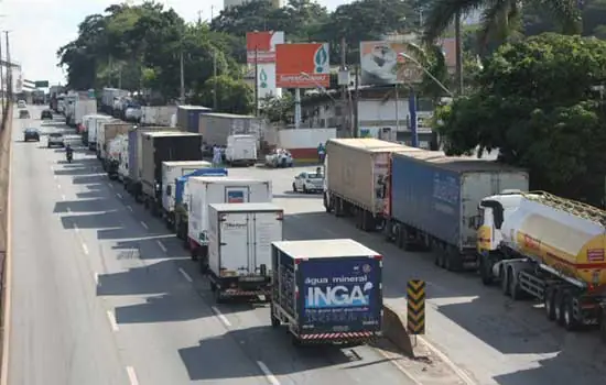 Caminhoneiros se mobilizam para nova paralisação