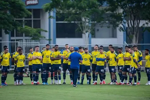 Jogadores do Cruzeiro anunciam fim da greve e voltam aos treinos