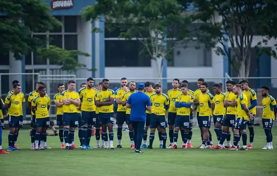 Jogadores do Cruzeiro anunciam fim da greve e voltam aos treinos