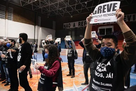 Assembleia de metroviários no fim da noite da quarta-feira suspendeu greve em SP