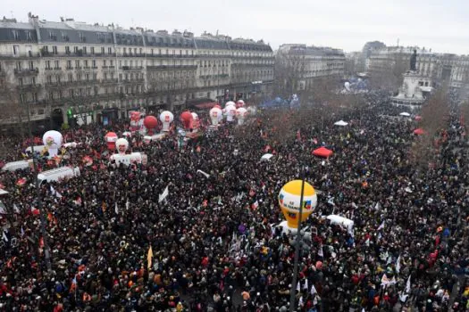 Greve geral na França pressiona reforma da Previdência de Macron