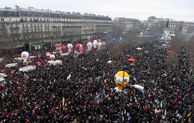 Greve geral na França pressiona reforma da Previdência de Macron