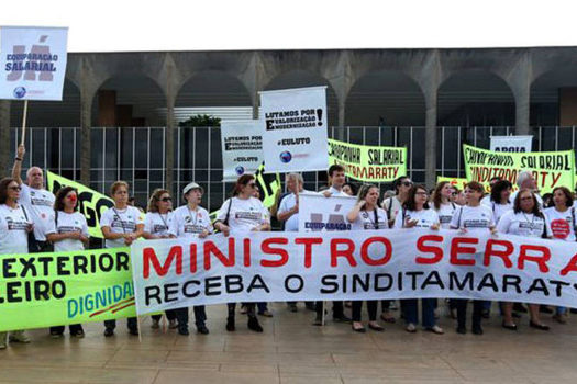 STJ proíbe desconto no salário de servidores em greve do Itamaraty