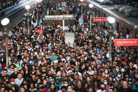 Greve: Justiça barra liberação de catracas do Metrô de SP