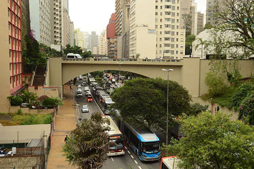 Greve de motoristas afeta circulação de ônibus em São Paulo