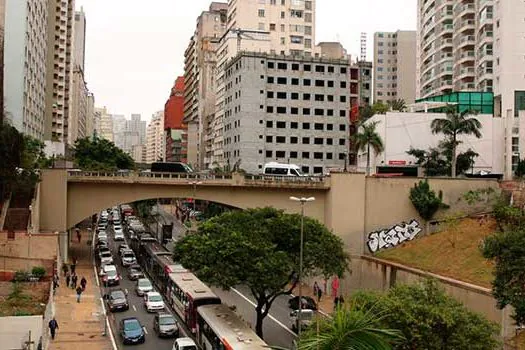 Manifestações de motoristas e cobradores afetam circulação de ônibus em São Paulo