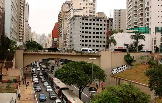 Manifestações de motoristas e cobradores afetam circulação de ônibus em São Paulo