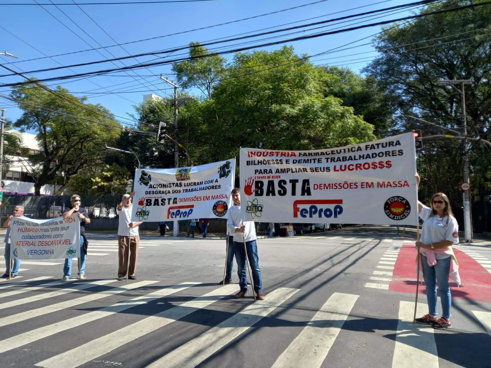 Pfizer demite 150 trabalhadores e sindicalistas fazem “greve de ocupação”