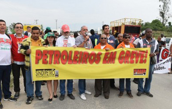 Petroleiros anunciam greve por tempo indeterminado a partir de quinta-feira