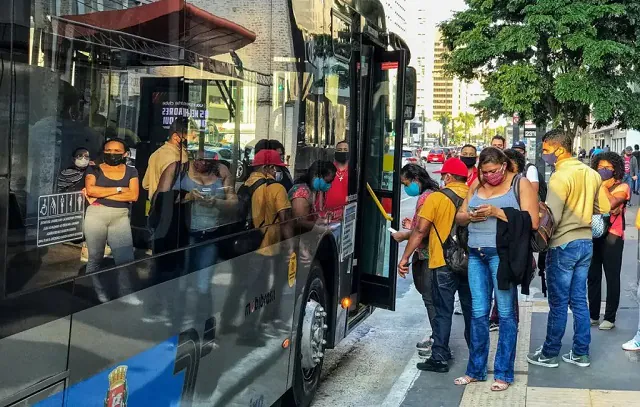 Greve de ônibus afeta circulação de linhas na zona leste de São Paulo