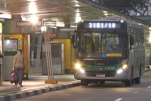 Greve de motoristas e cobradores paralisa mais de 6 mil ônibus em SP