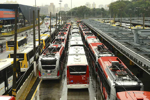 Transporte público funciona parcialmente em SP em dia de greve geral