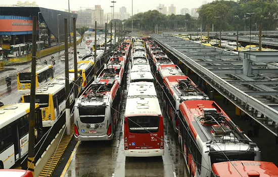 Transporte público funciona parcialmente em SP em dia de greve geral