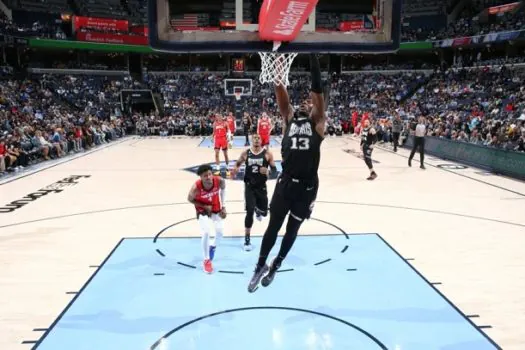 Grizzlies fazem 151 pontos, atropelam Rockets e se garantem nos playoffs da NBA