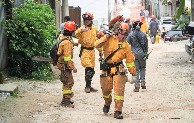 Grupo de Resgate do Estado auxilia vítimas da tragédia no Litoral Norte