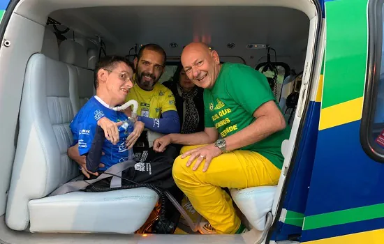 Atleta paraolímpico Thulio Toledo visita Havan e realiza sonho de voar de helicóptero