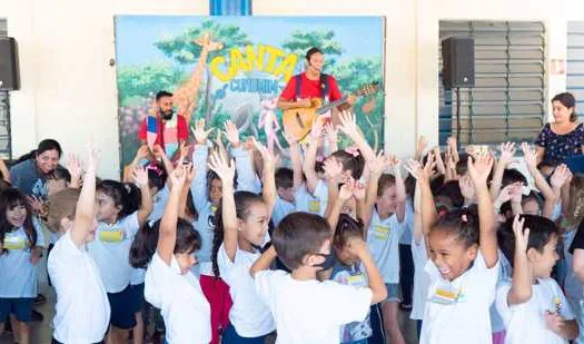 Grupo Canta Curumim resgata brincadeiras infantis culturais em shows lúdicos