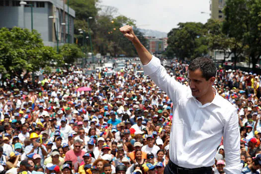 Guaidó estuda opções para tirar Maduro do poder