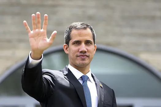 No Twitter, Guaidó comemora acesso à Assembleia Nacional