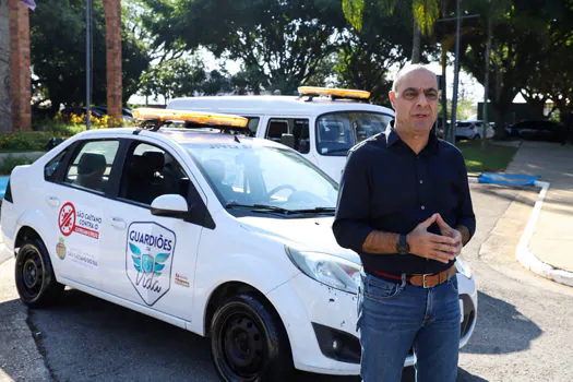 Guardiões da Vida conscientiza pessoas nas ruas a voltarem para casa em São Caetano