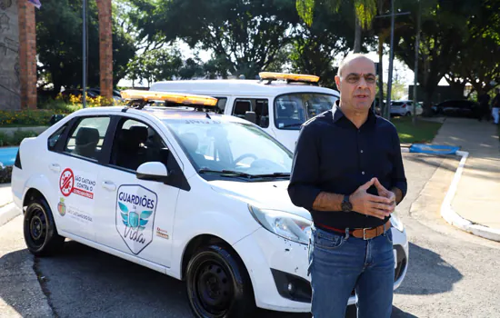 Guardiões da Vida conscientiza pessoas nas ruas a voltarem para casa em São Caetano