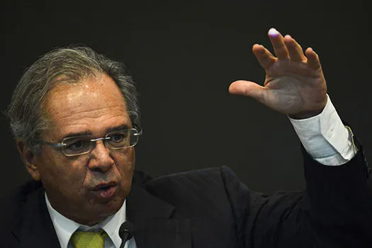 Todo mundo com um pouco de razão e de erro aqui, diz Guedes, sobre Orçamento