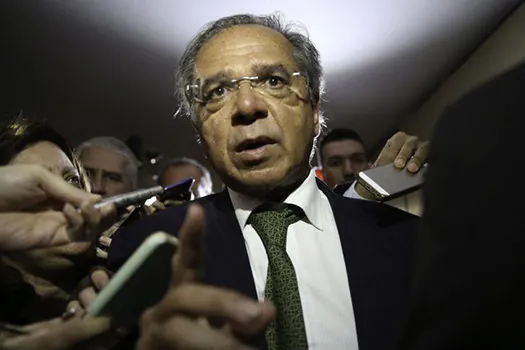 ‘Reforma administrativa vai este mês’, diz Paulo Guedes