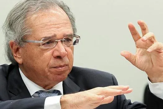 Quando o piso sobe, todo o ministério é espremido contra o teto, diz Guedes