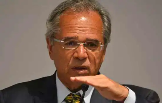 Paulo Guedes defende vacinação em massa