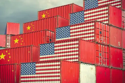 Estados Unidos e China impõem novas tarifas comerciais a partir deste domingo_x000D_