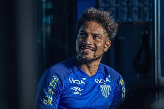 Avaí anuncia contratação do experiente atacante Paolo Guerrero