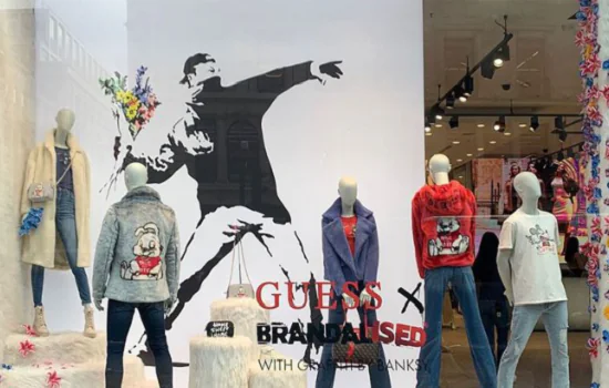 Banksy “estimula” roubo em loja da Guess