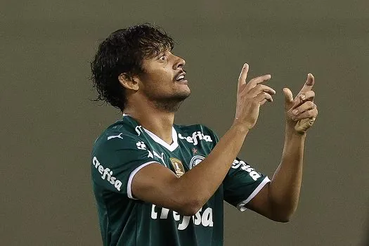 Scarpa celebra gol da vitória do Palmeiras: “Jogando na minha posição é melhor”