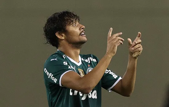 Scarpa celebra gol da vitória do Palmeiras: “Jogando na minha posição é melhor”