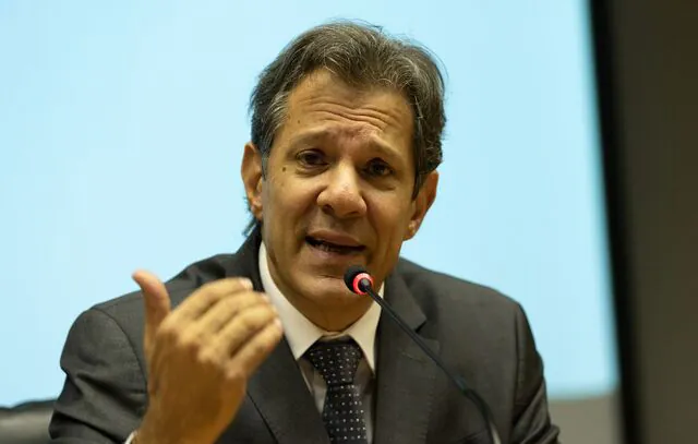 Haddad diz ser favorável à regulamentação do bônus de eficiência de auditores fiscais