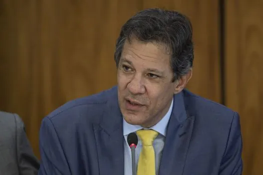 Haddad retorna das férias e acompanha Lula em reunião com o presidente do Paraguai