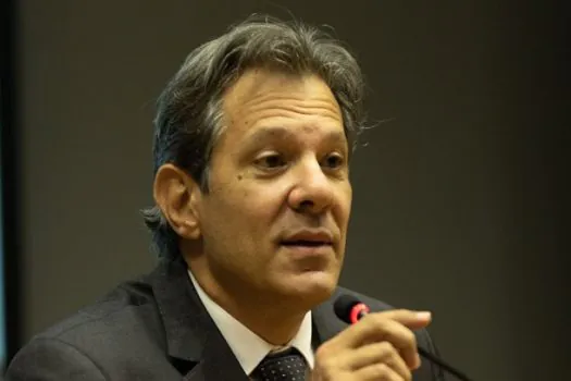 “Ninguém ganha presente de R$ 16 milhões”, diz Haddad sobre joias