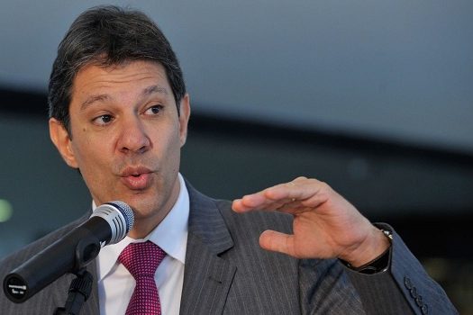 Na capital paulista, Haddad defende aumento do salário mínimo estadual