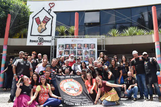 Voluntários promovem hamburgada em prol da Casa Ronald ABC