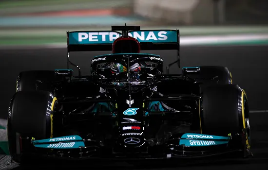 Hamilton lidera primeiro treino livre na Arábia Saudita com Verstappen logo atrás